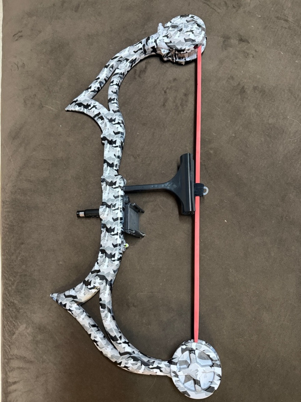 Camouflage Compound Bow with Red String